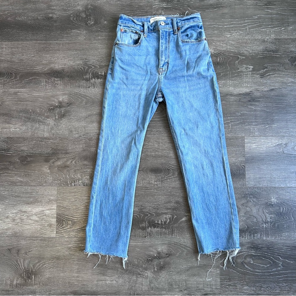 Vintage-Inspired Light Blue Women’s Jeans